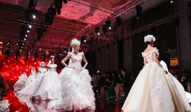 東田之星学校师生献艺劳伦斯·许品牌发布会，助力“花神”惊艳亮相“魔都”